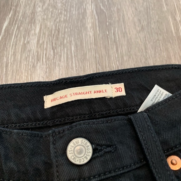 Levi's Black Straight Leg Jeans for Women - Picture 2 of 9